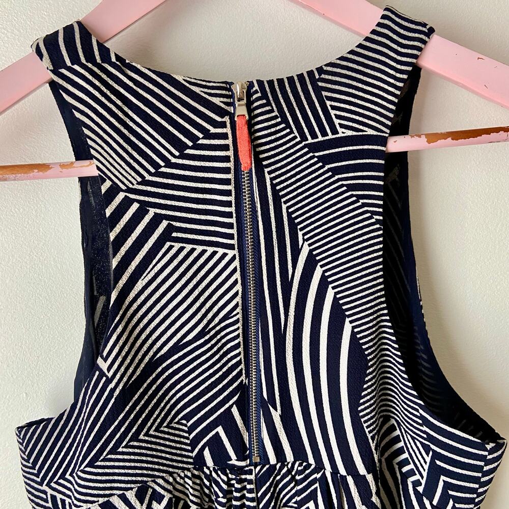 THML Dress - Picture 3 of 6